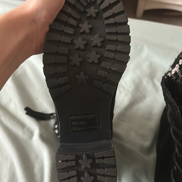 Boots - Picture 3 of 3